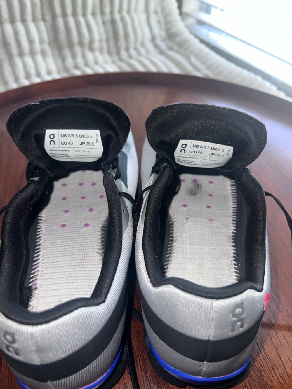 On Running Women's Sneakers in Grey with Black and colorful Details - Picture 4 of 12